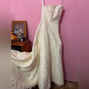 Michelangelo by David’s Bridal Size 4 Elegant White Strapless Wedding Dress 👰